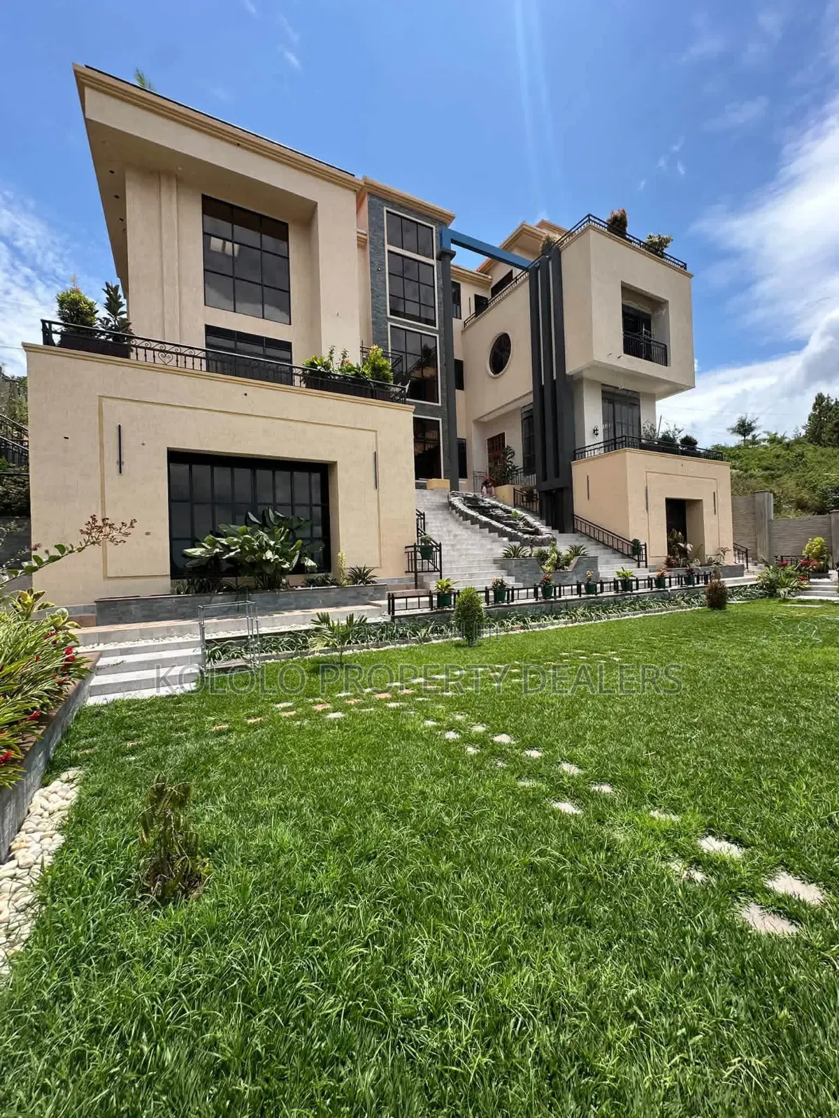 7bdrm Mansion in Aright, Central Division for sale