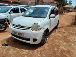 Toyota Sienta 2006 White