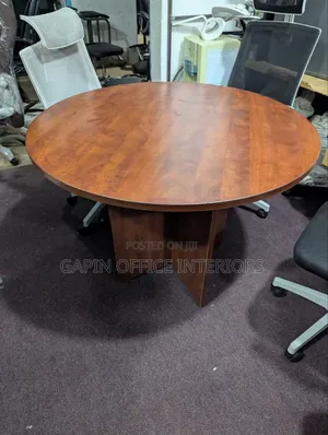Second Hand Round Table for 4 Users