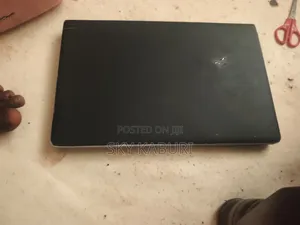 Laptop Samsung NP300E5E 4GB Intel Core i3 HDD+SSD 500GB