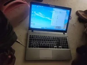 Laptop Samsung NP300E5E 4GB Intel Core i3 HDD+SSD 500GB