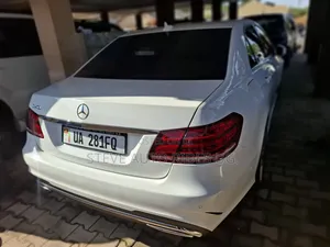 Mercedes-Benz E250 2025 White