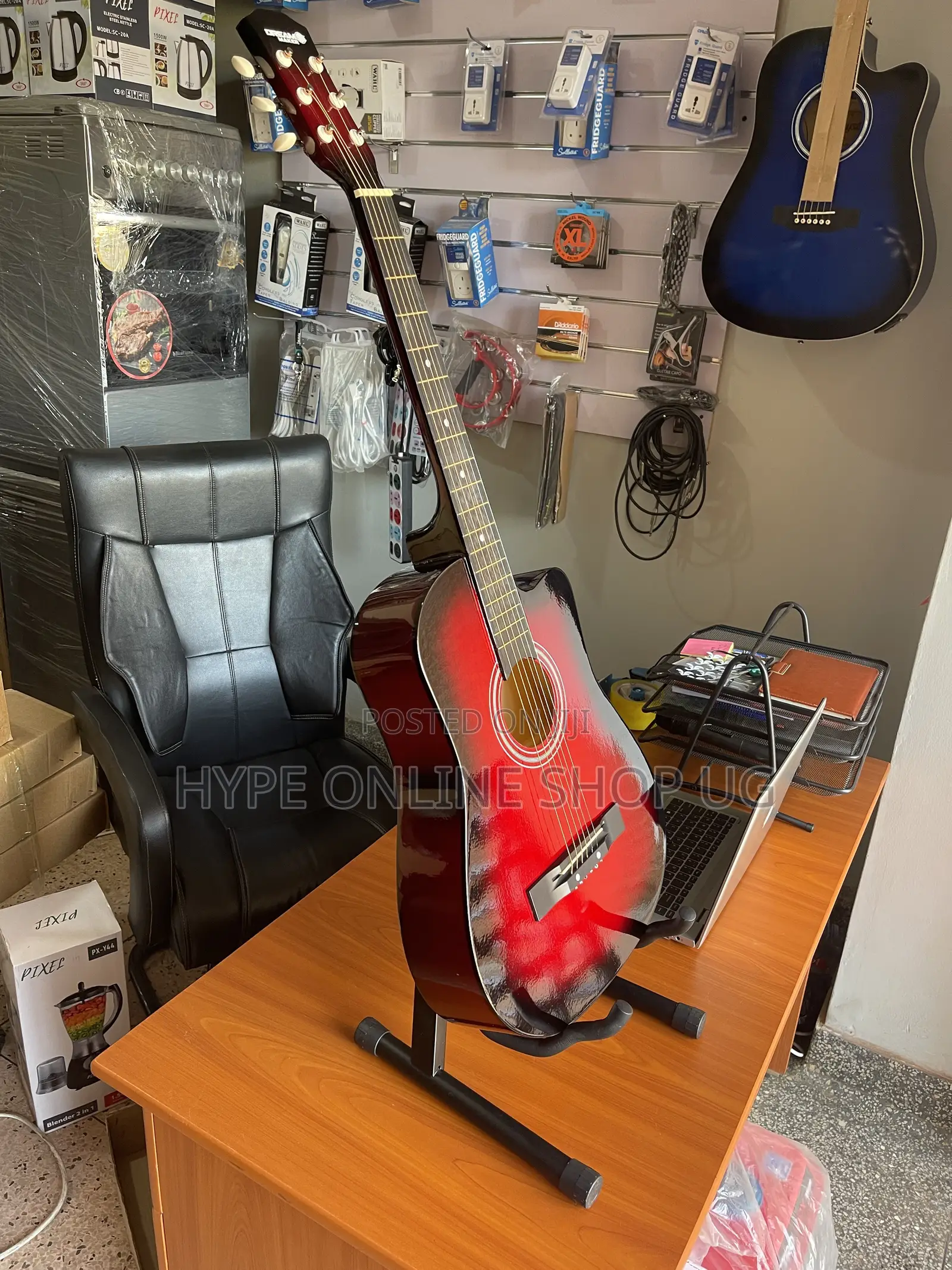 Freestanding Brandnew Dream Maker Acoustic Guitar