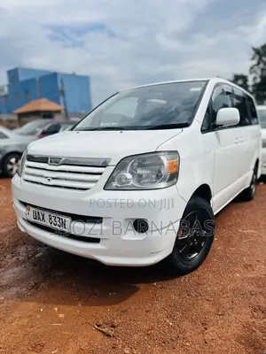 Toyota Noah 2003 White