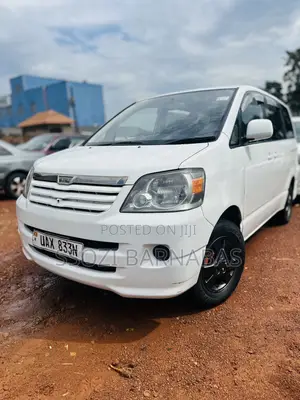 Toyota Noah 2003 White
