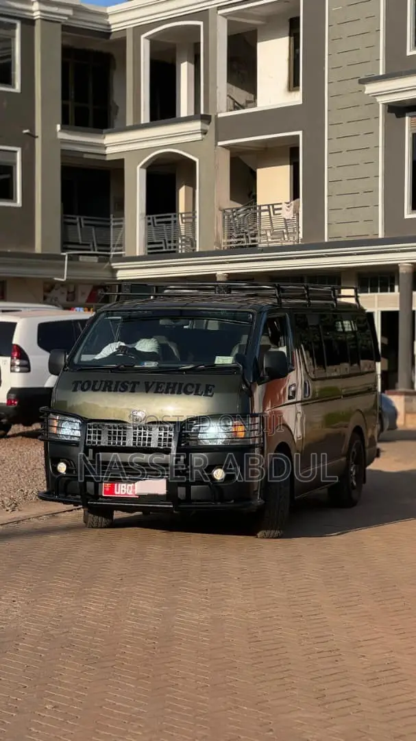 Toyota Grand HiAce 2002 Green