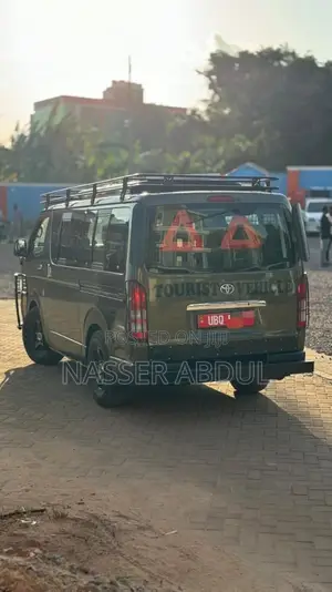Toyota Grand HiAce 2002 Green