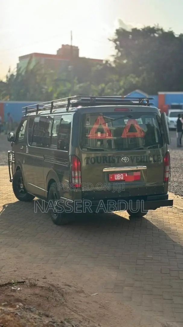 Toyota Grand HiAce 2002 Green