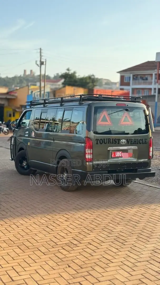 Toyota Grand HiAce 2002 Green