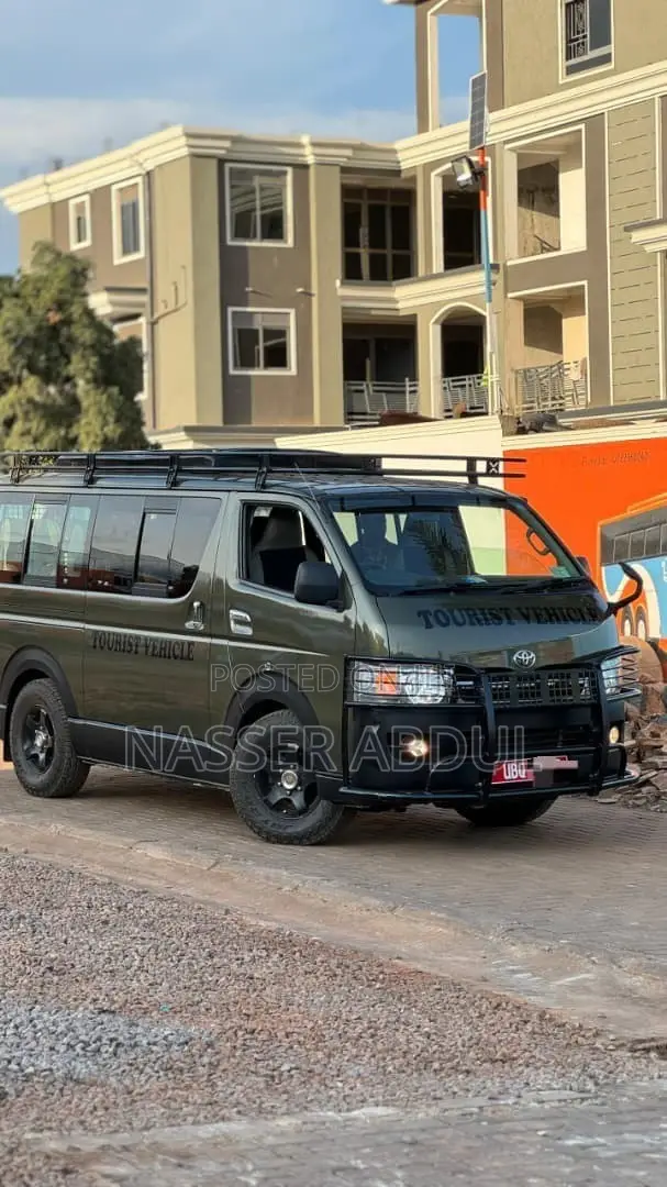 Toyota Grand HiAce 2002 Green