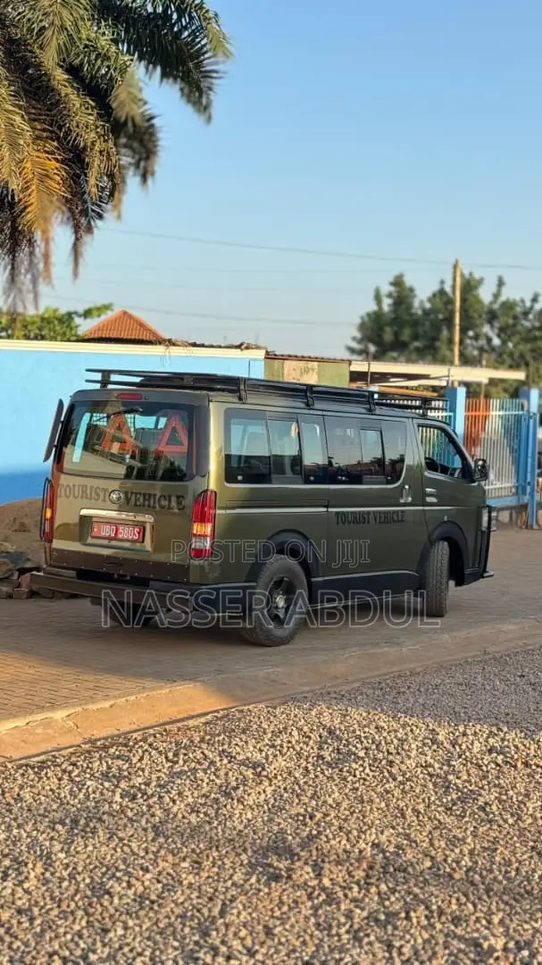 Toyota Grand HiAce 2002 Green