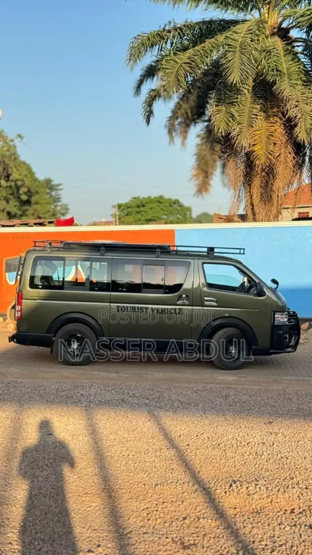 Toyota Grand HiAce 2002 Green