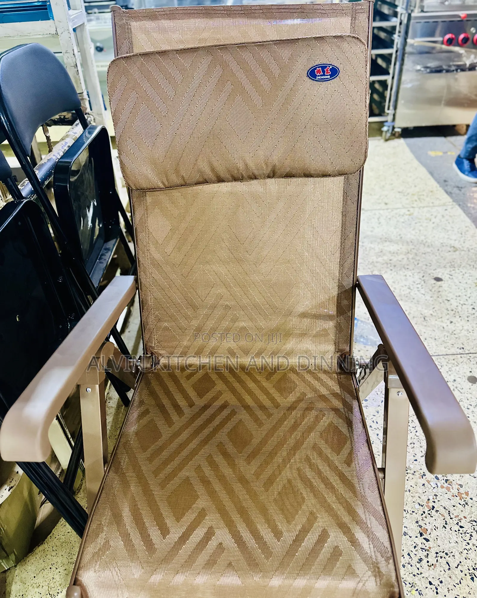Foldable Lounge Chair / Ultimate Heavy-Duty Comfort