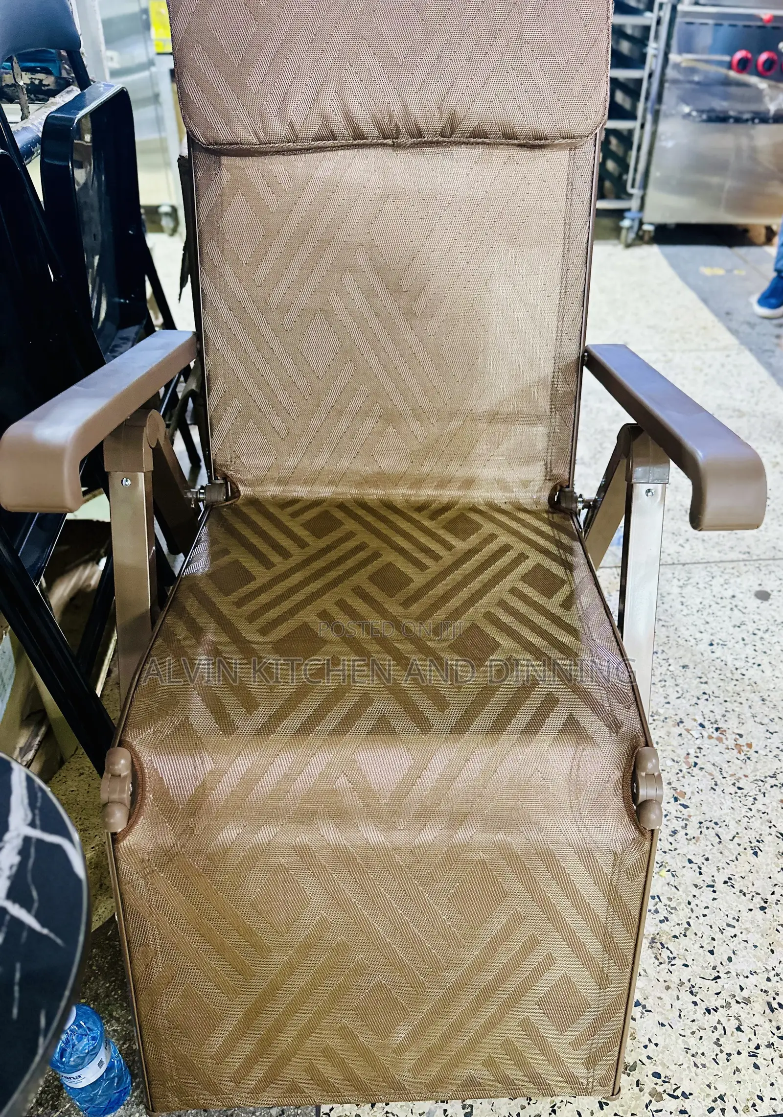 Foldable Lounge Chair / Ultimate Heavy-Duty Comfort
