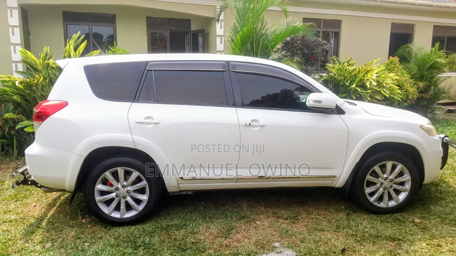 Toyota Vanguard 2010 White