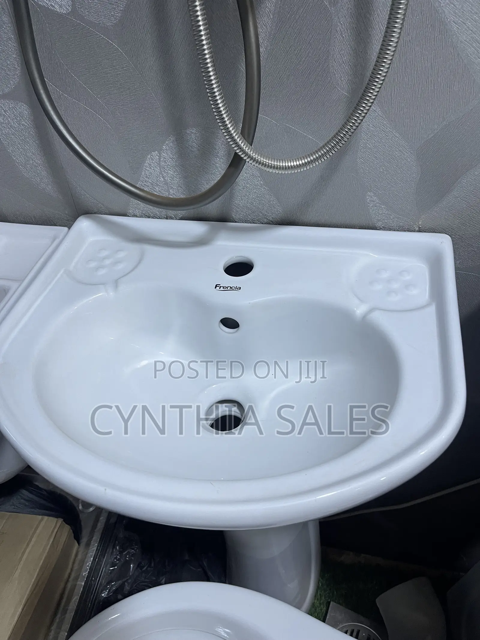 Washhand Basin Medium With All Accessories