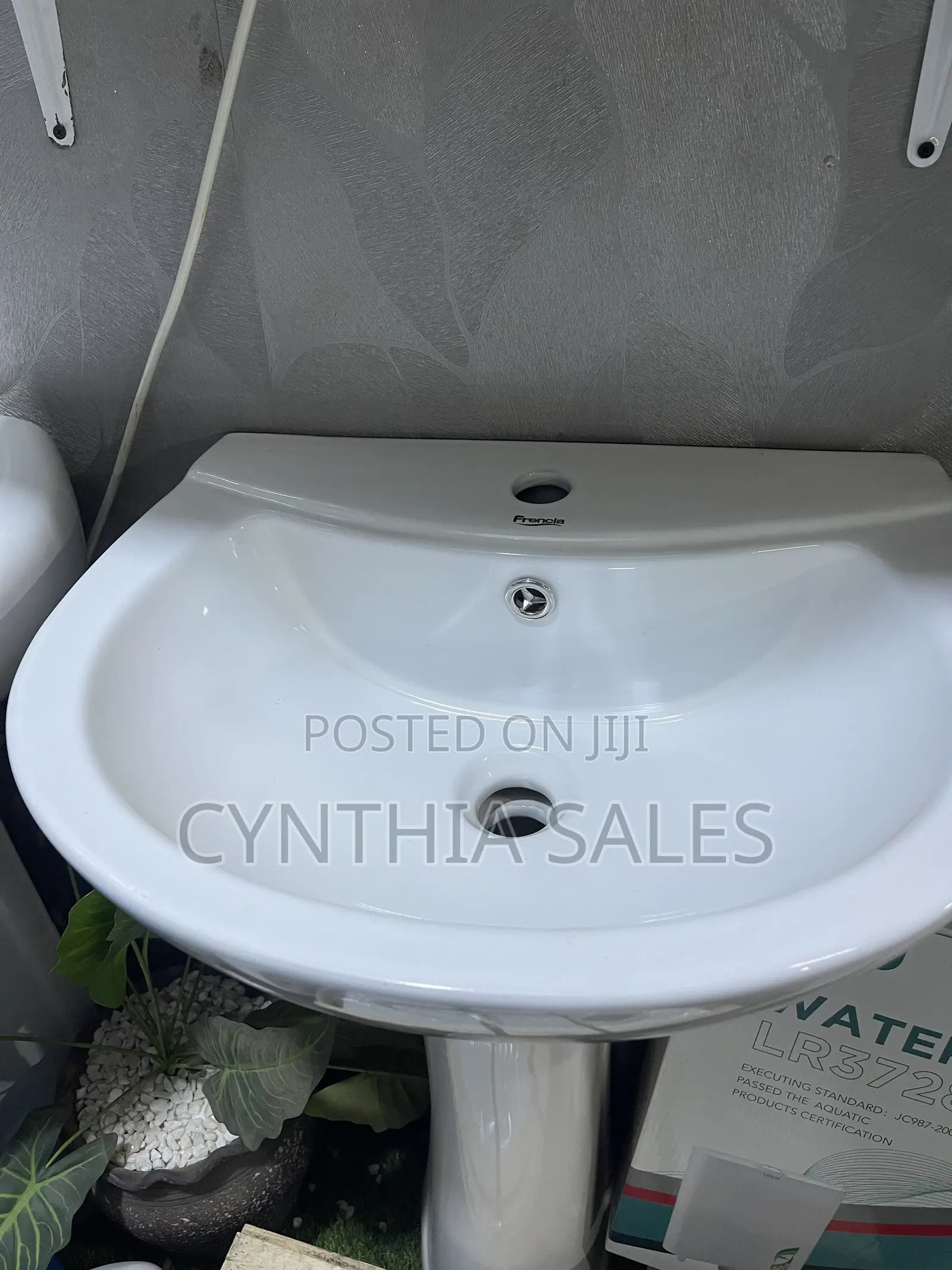 Washhand Basin Big Size With All Accessories With Good Quality