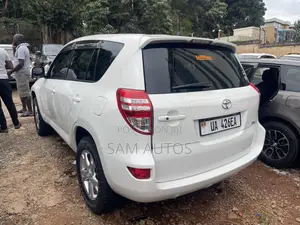 Toyota RAV4 2010 White