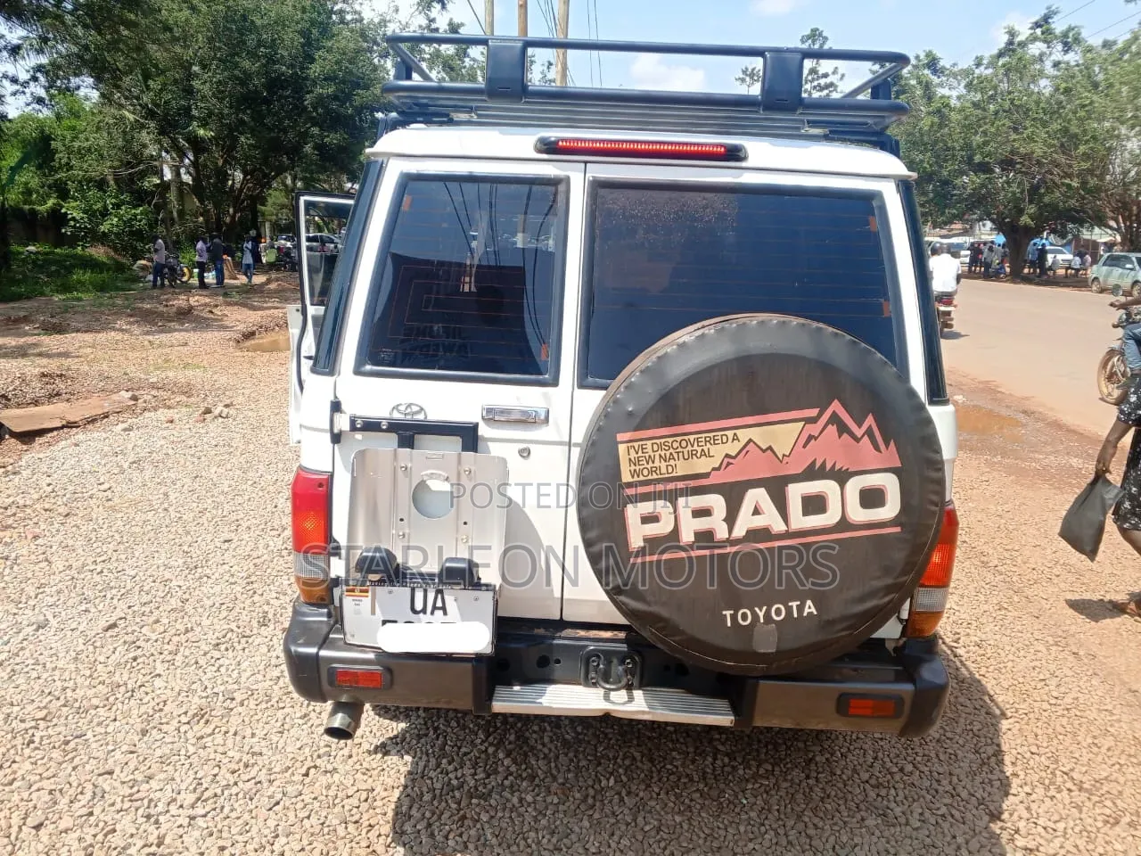 Toyota Land Cruiser 2017 White