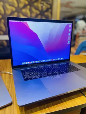 Laptop Apple MacBook Pro 2017 16GB Intel Core i7 SSD 256GB