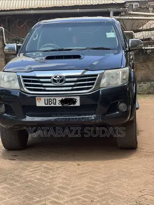 Toyota Hilux 2010 Black