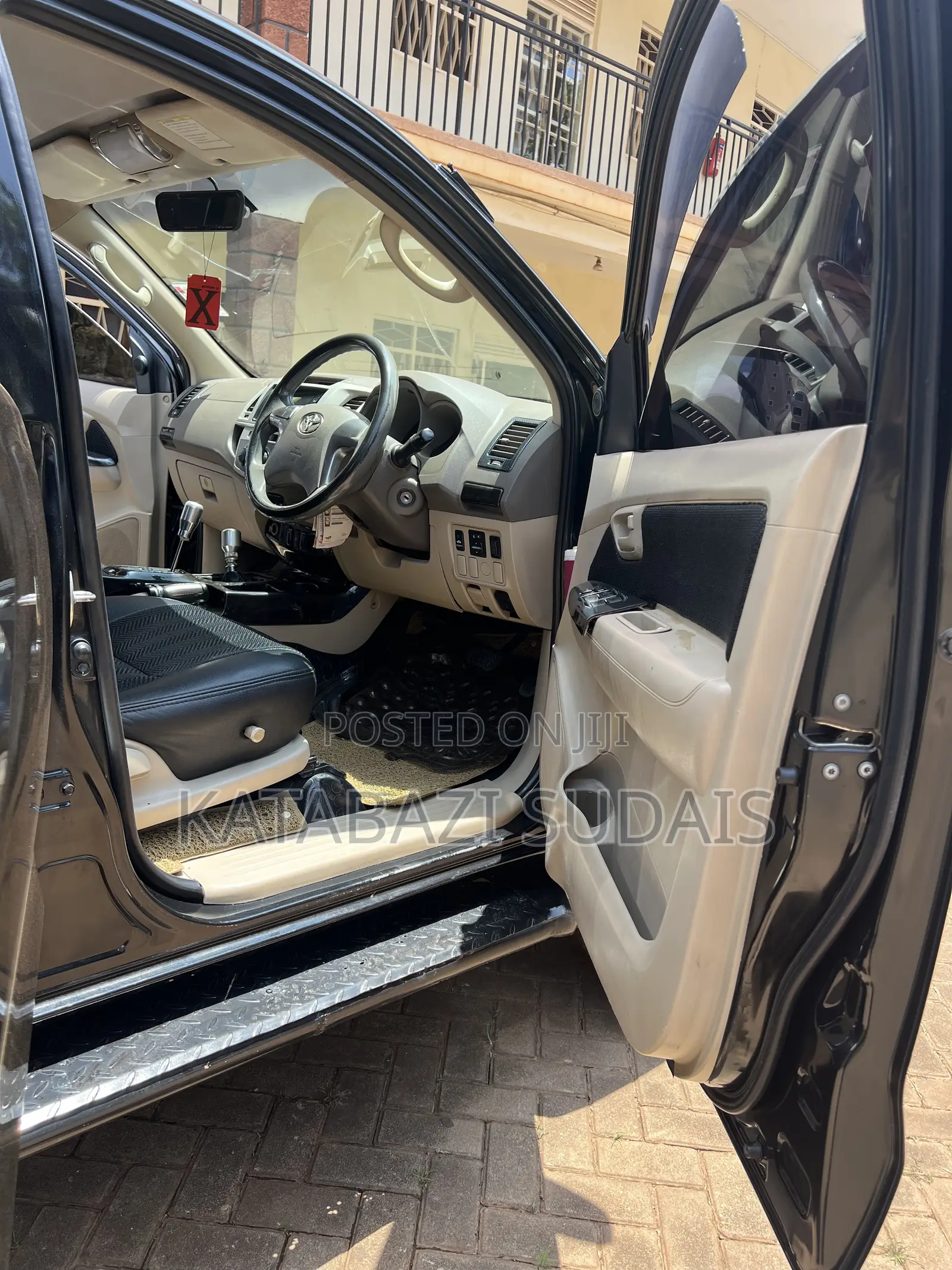 Toyota Hilux 2010 Black