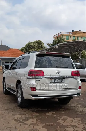 Toyota Land Cruiser 4.5 V8 TD 2017 White