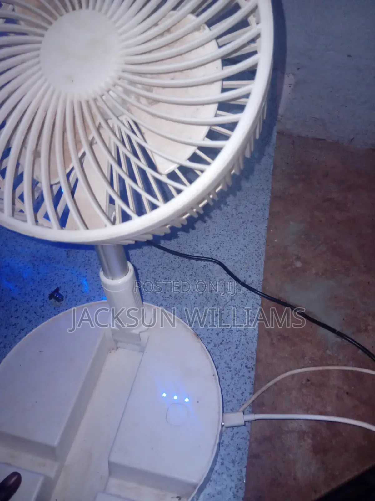 Fan That U Can Move Any Were With It Easly and It Does Not Make U Tire