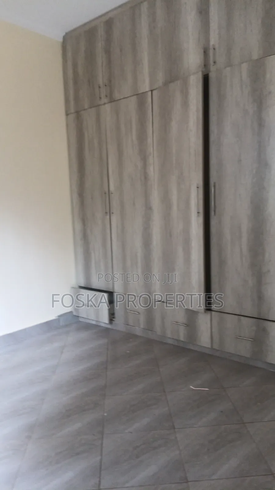 3bdrm Apartment in Makindye Estate, Central Division for rent