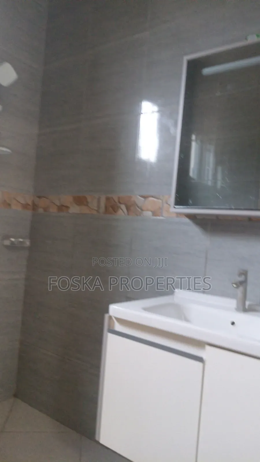 3bdrm Apartment in Makindye Estate, Central Division for rent