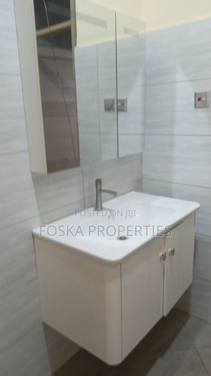 3bdrm Apartment in Makindye Estate, Central Division for rent
