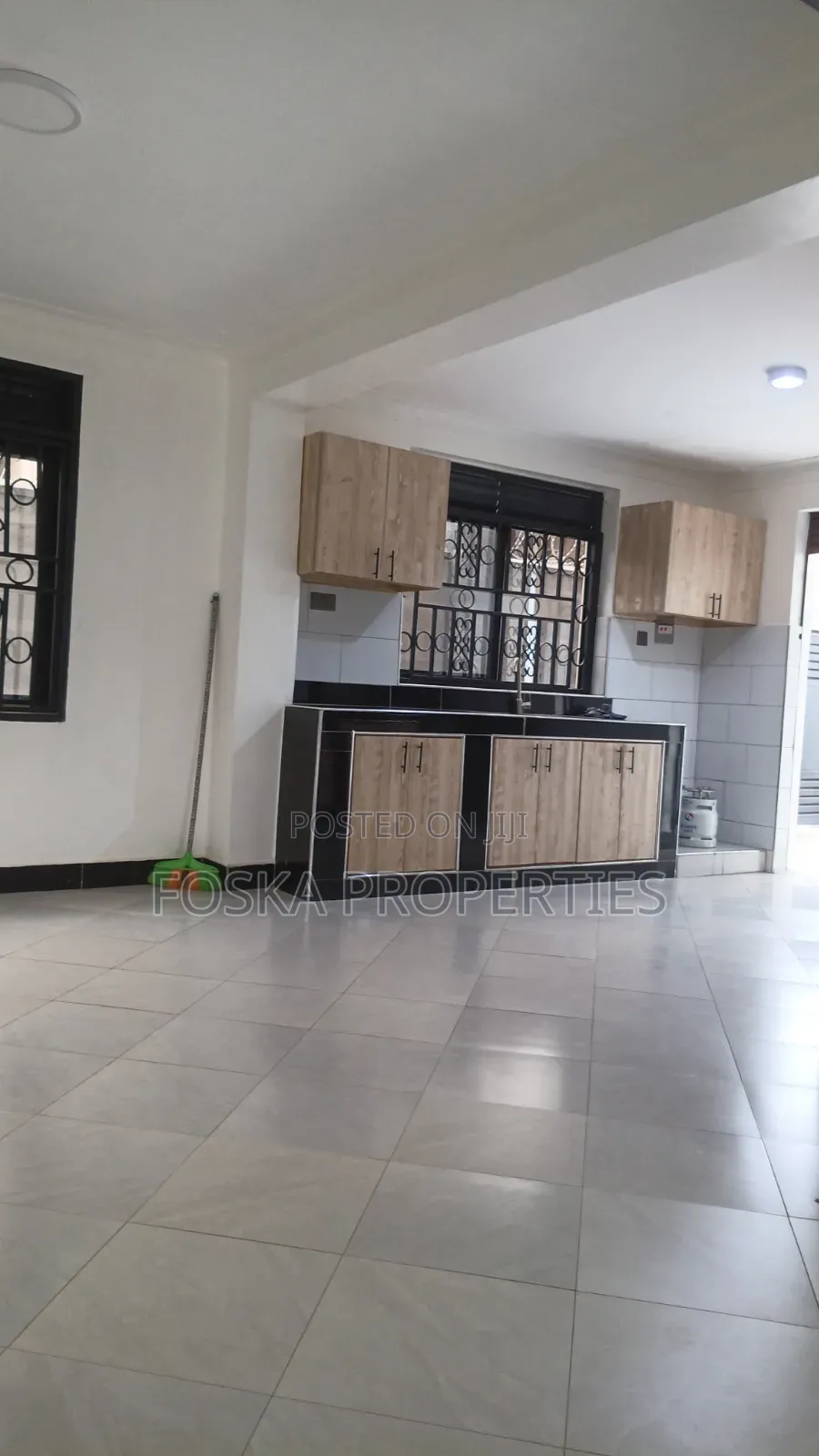 3bdrm Apartment in Makindye Estate, Central Division for rent