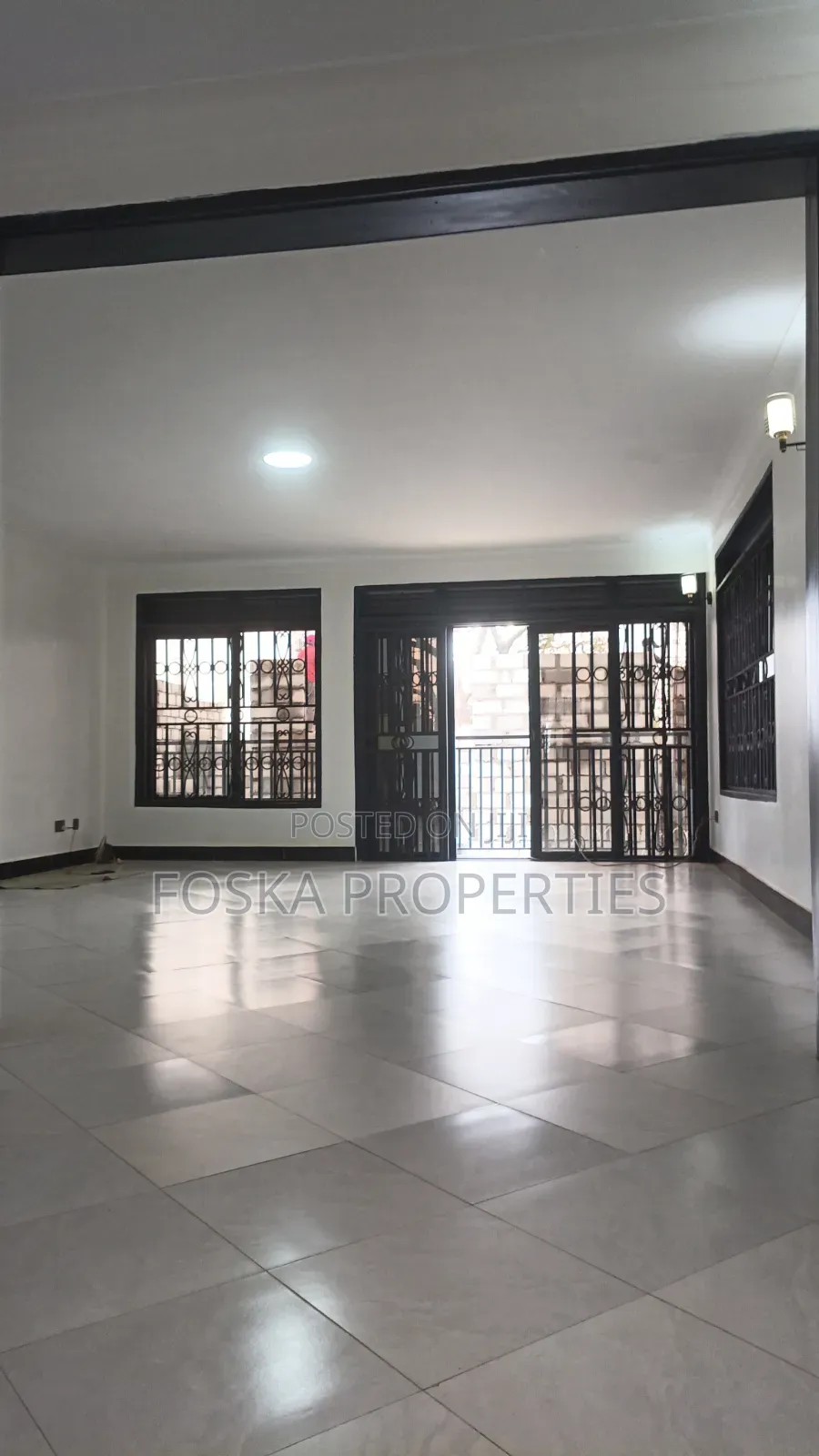 3bdrm Apartment in Makindye Estate, Central Division for rent