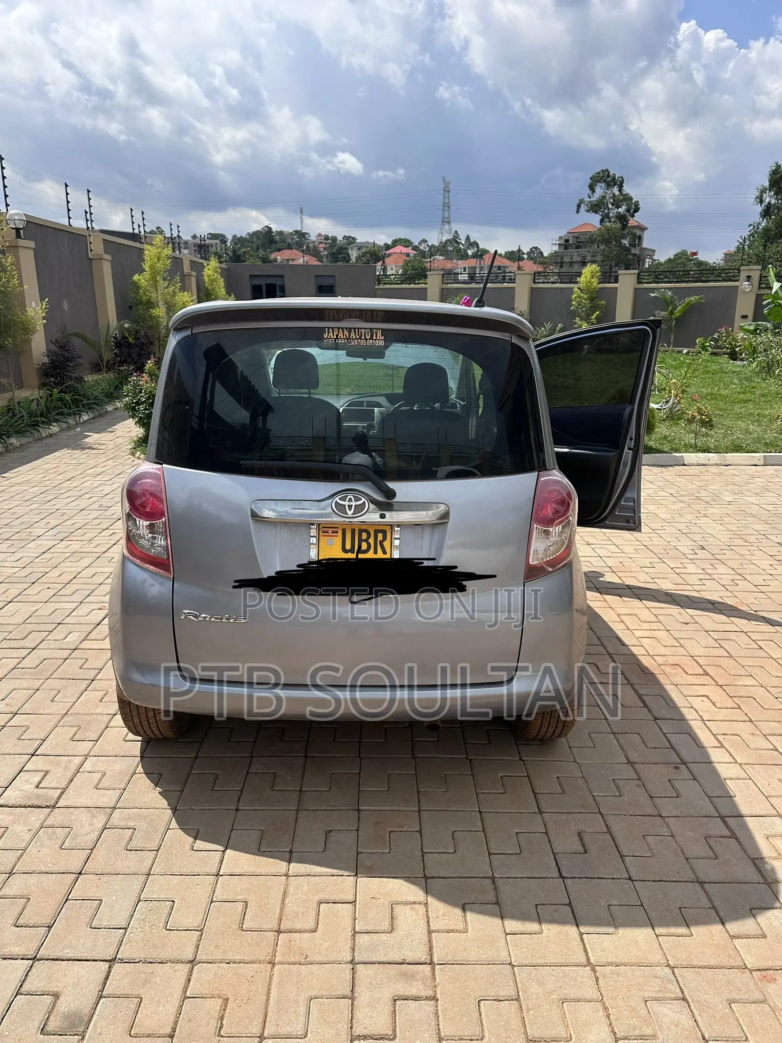 Toyota Ractis 2010 Gray