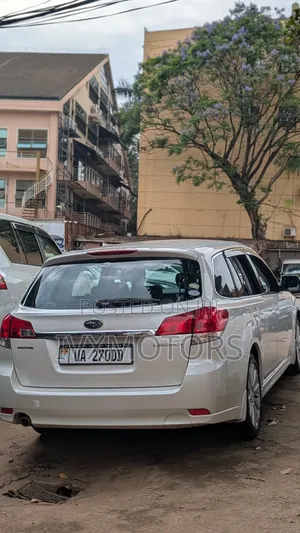 Subaru Legacy 2.5i Limited 2011 White