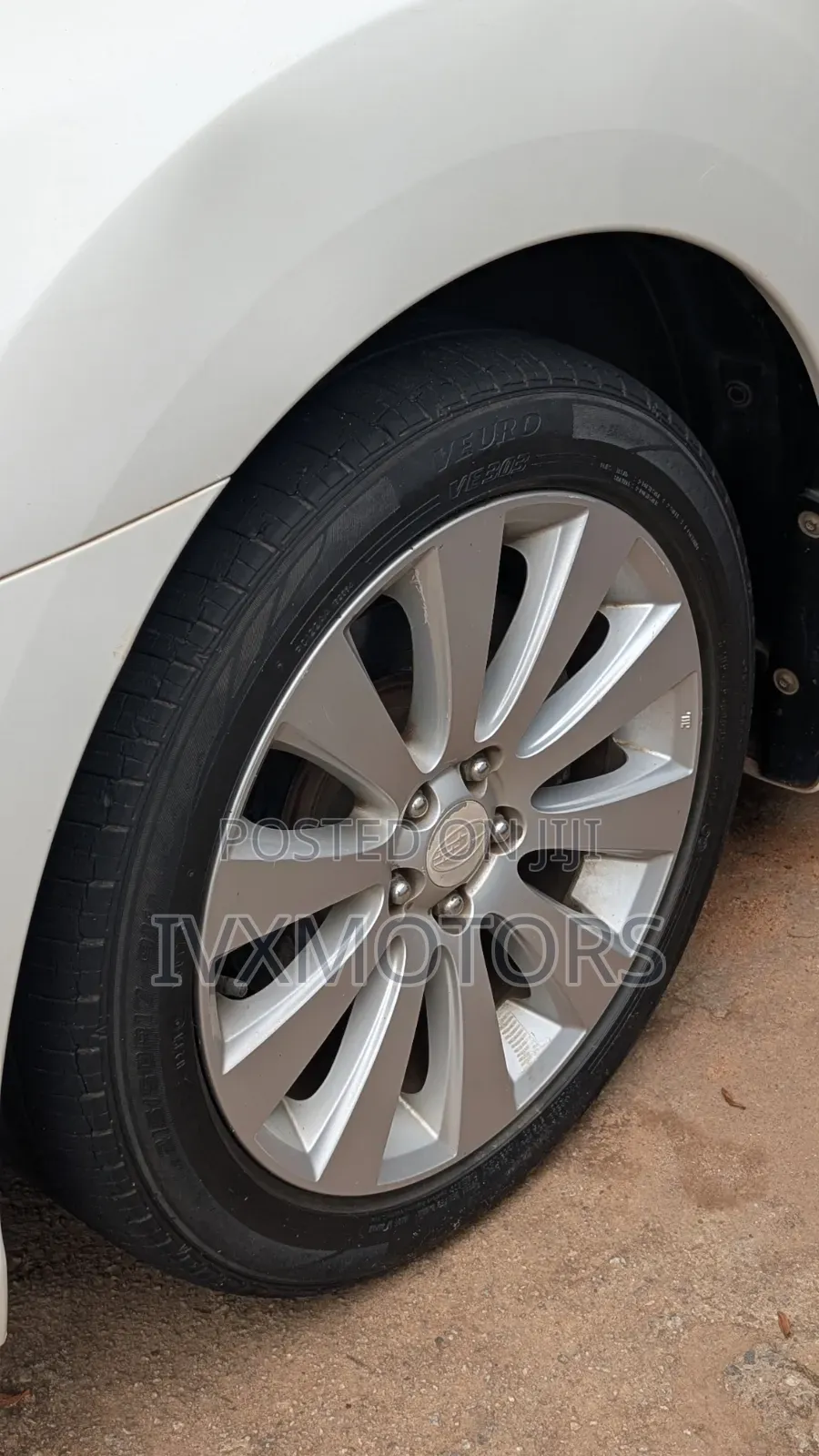 Subaru Legacy 2.5i Limited 2011 White