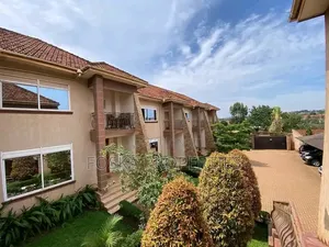 3bdrm Apartment in Muyenga Estate, Central Division for rent
