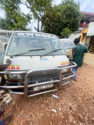 Toyota HiAce 1997 White