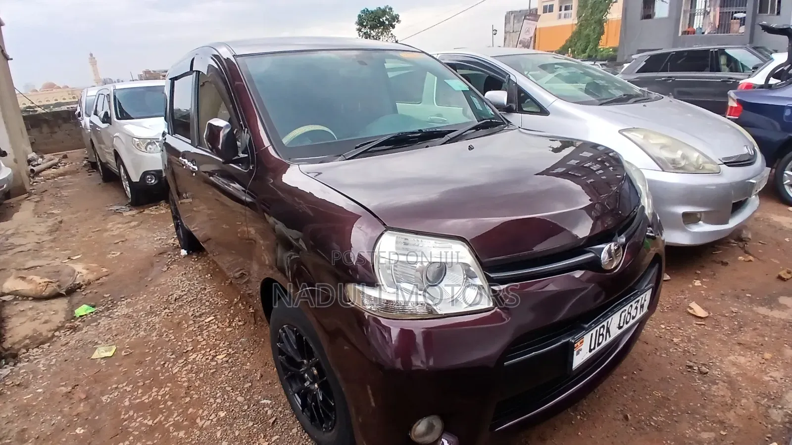Toyota Sienta 2012