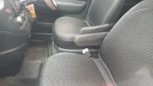 Toyota Sienta 2012