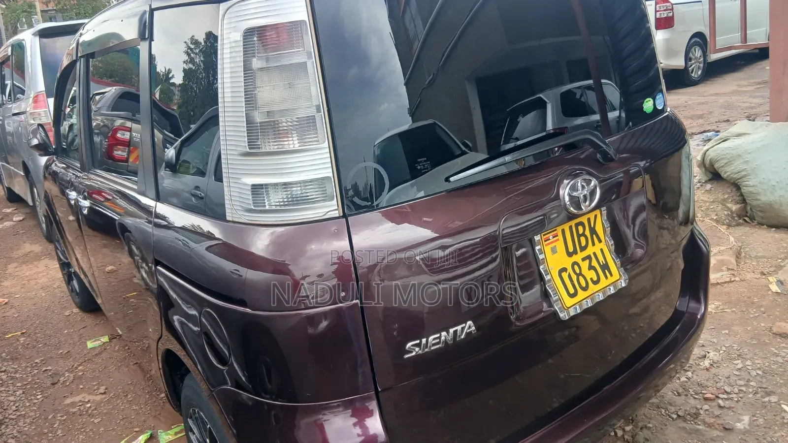 Toyota Sienta 2012