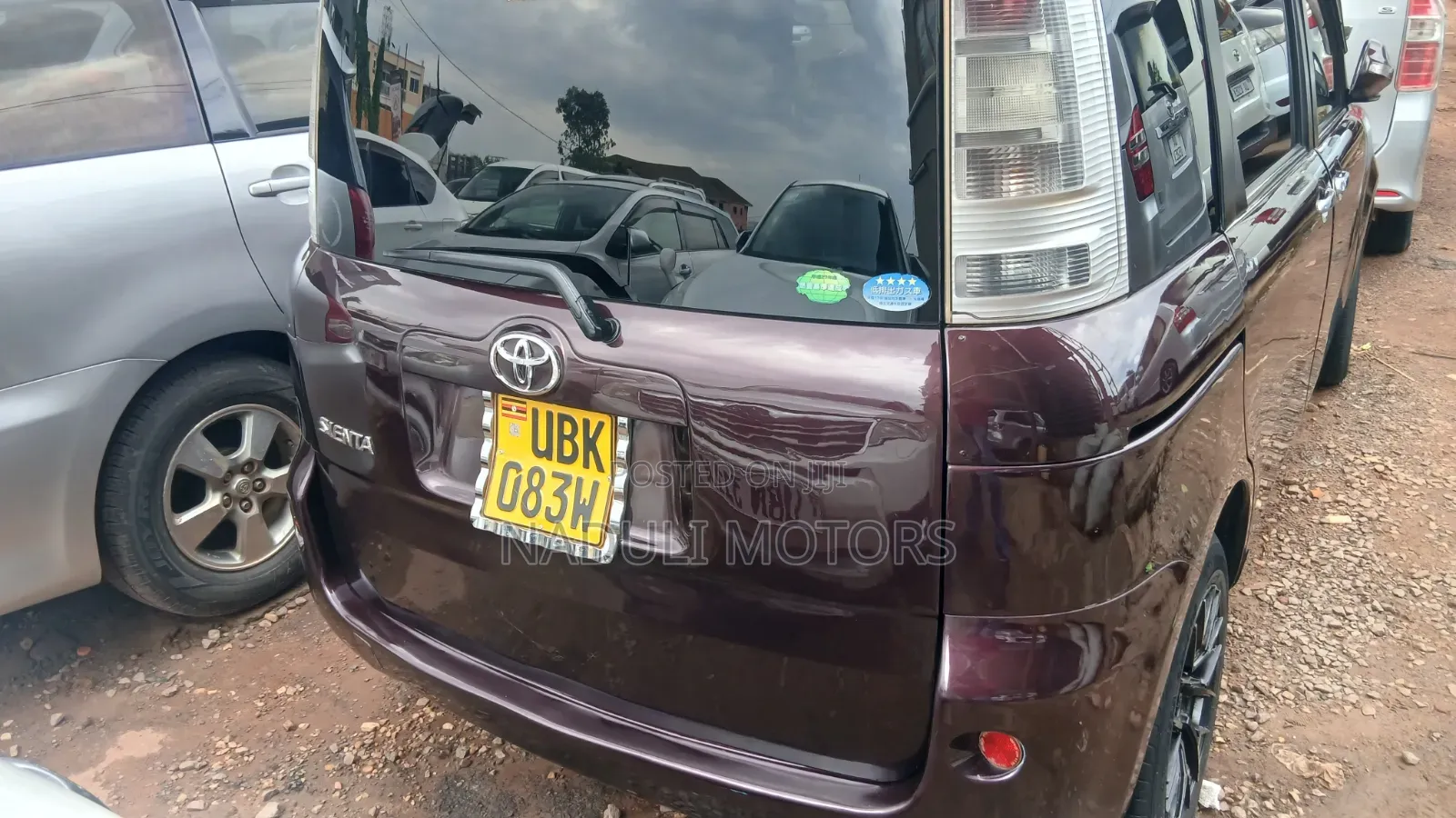 Toyota Sienta 2012