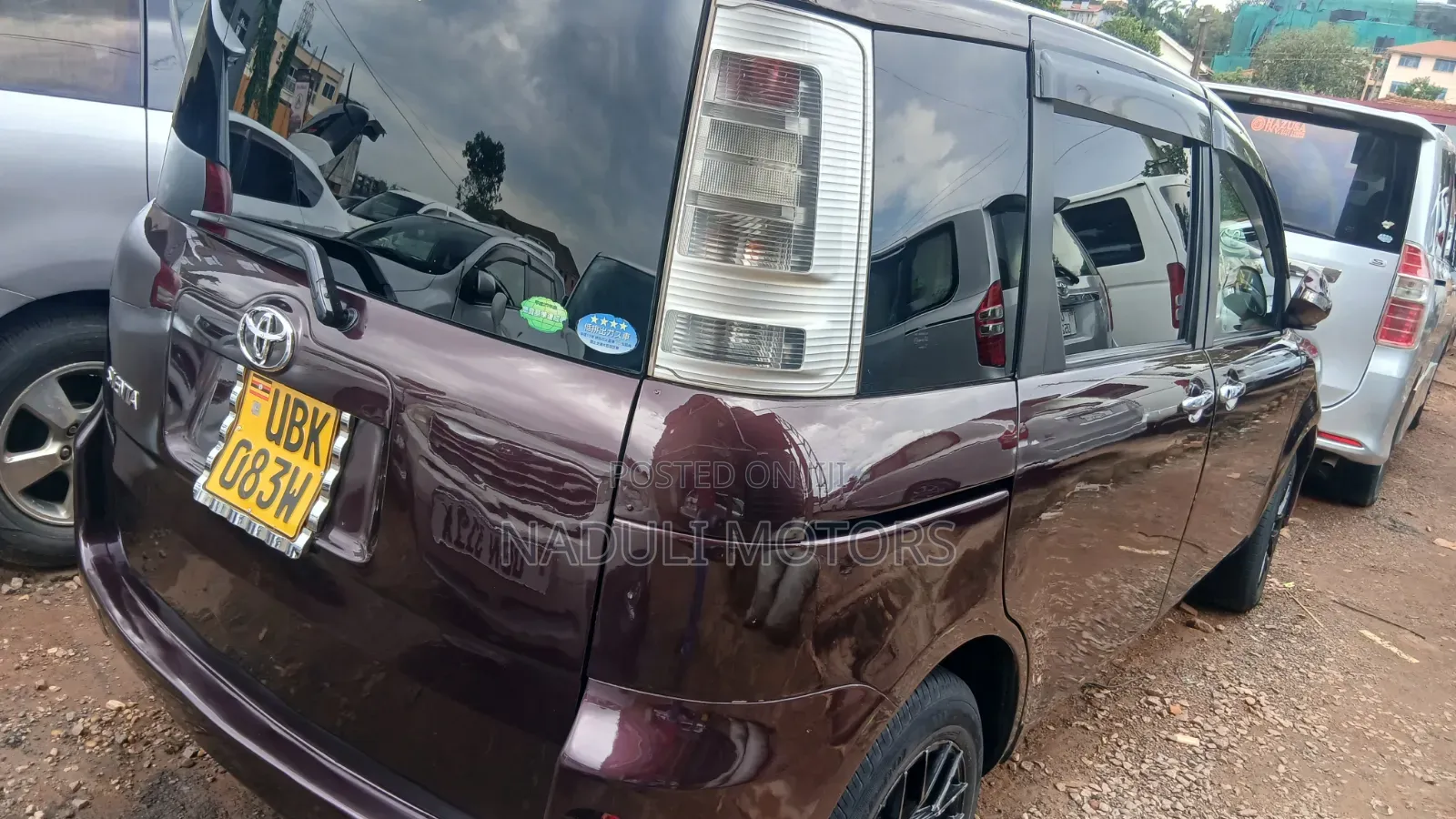 Toyota Sienta 2012