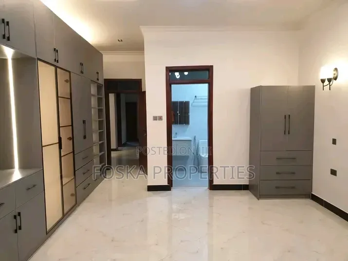 4bdrm Duplex in Muyenga Estate, Central Division for rent