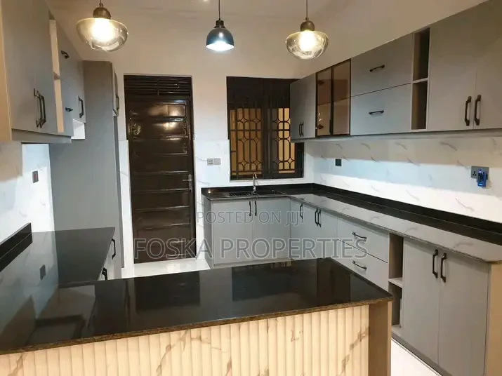 4bdrm Duplex in Muyenga Estate, Central Division for rent