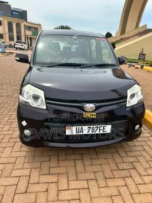 Toyota Sienta 1.5 AWD 2012 Maroon