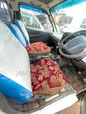 Toyota HiAce 2002 White