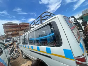 Toyota HiAce 2002 White