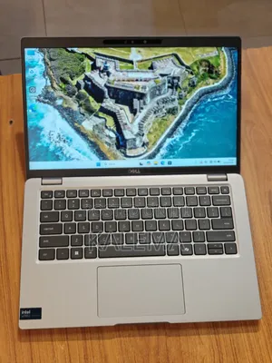 New Laptop Dell Latitude 3490 16GB Intel Core Ultra 7 SSD 512GB