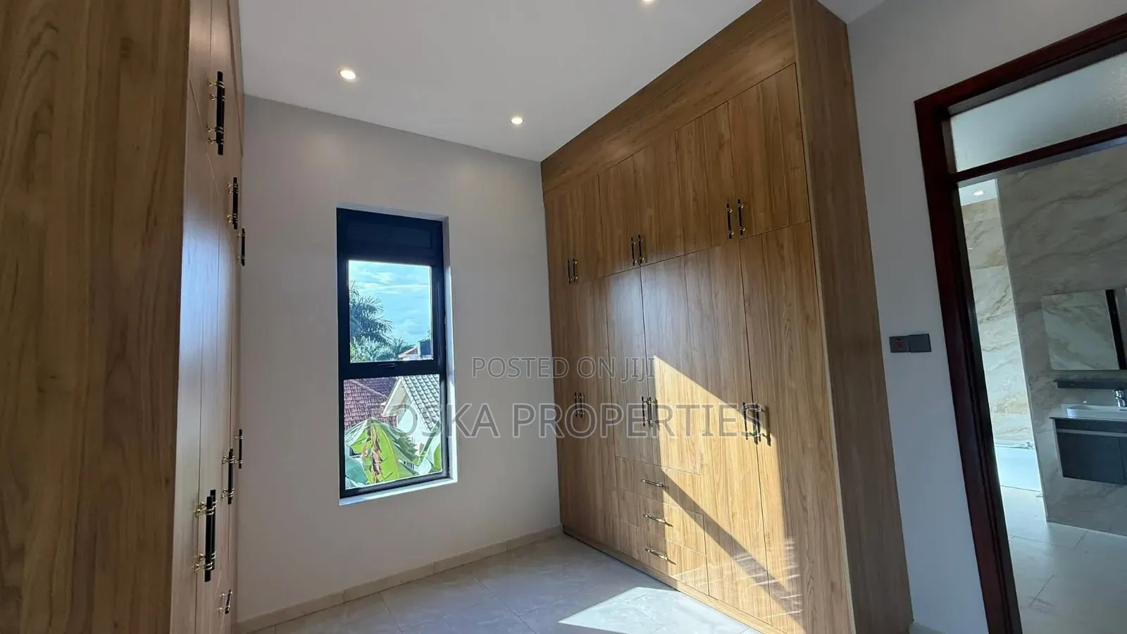 6bdrm Duplex in Muyenga Estate, Central Division for rent
